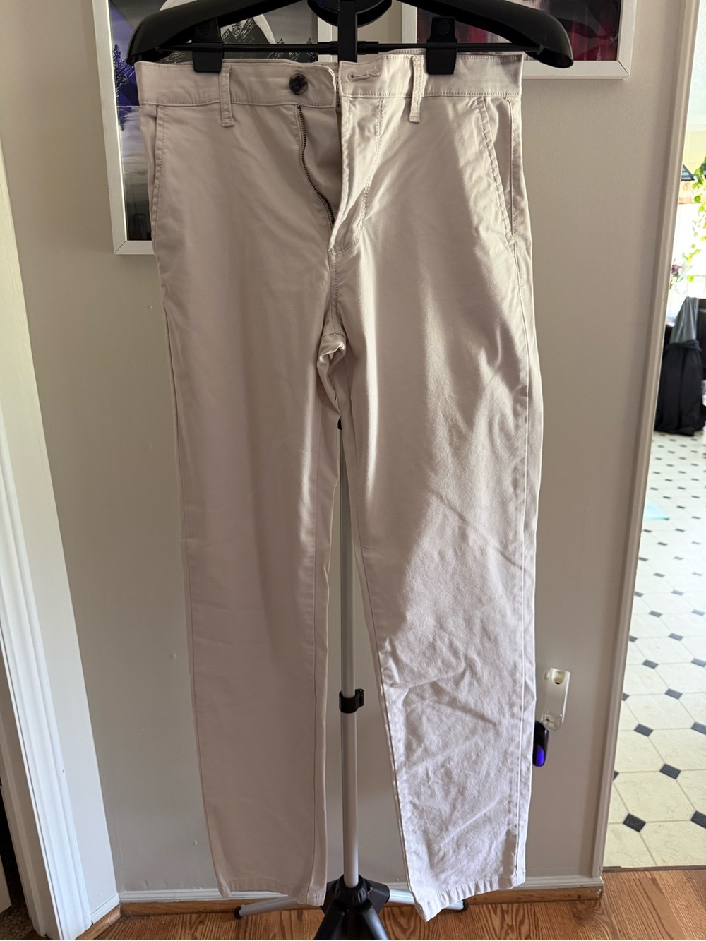 Arizona Men's Classic Chino Pants in Light Beige Size 32x34